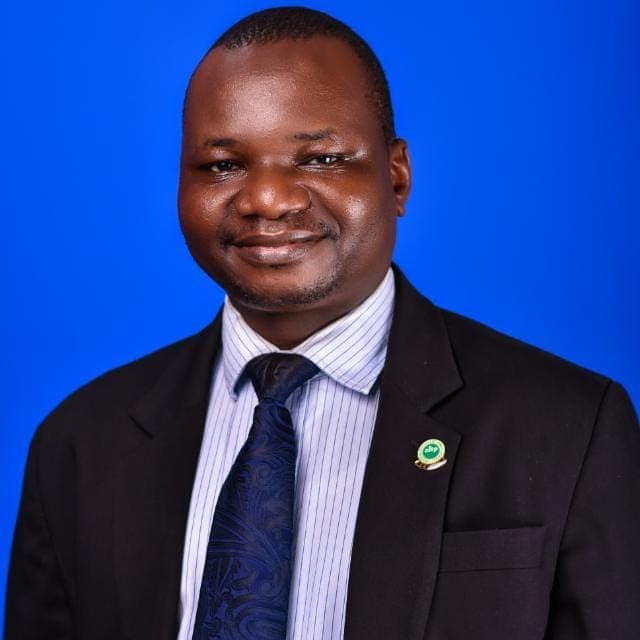 Dr David Olawale